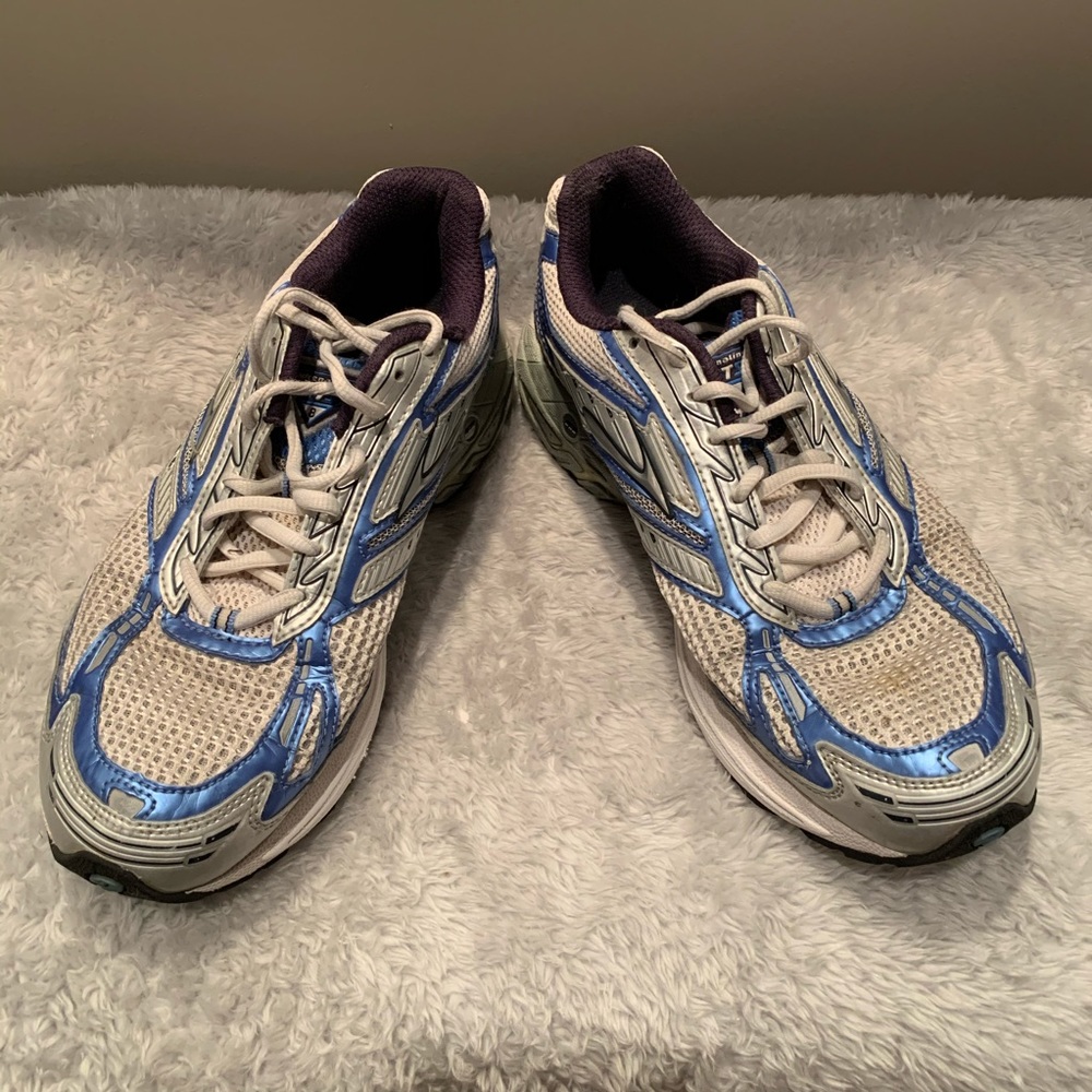 Womens Sz 8 Brooks Adrenaline GTS 8. GUC - Picture 2 of 10